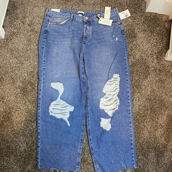 Forever 21 Boyfriend Jeans Heavy Distressed Unfinished Hem Sz 34 NWT - Picture 1 of 7